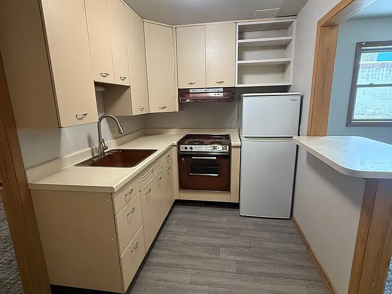310 W 21st St — Photo 2