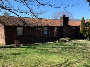 224 Jackson Ln, Oliver Springs, TN 37840