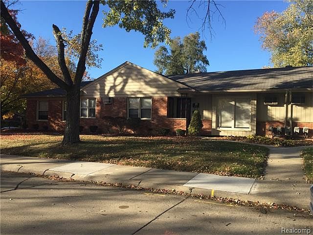 1st image of 416 La Plaza Ct