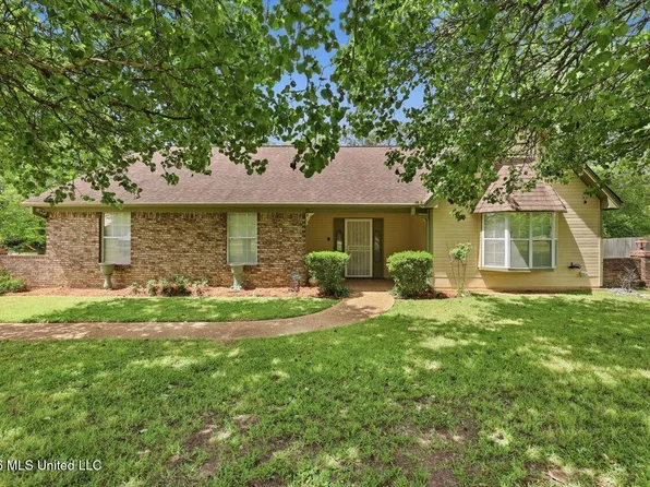 904 W Lake Dockery Dr, Jackson, MS 39272