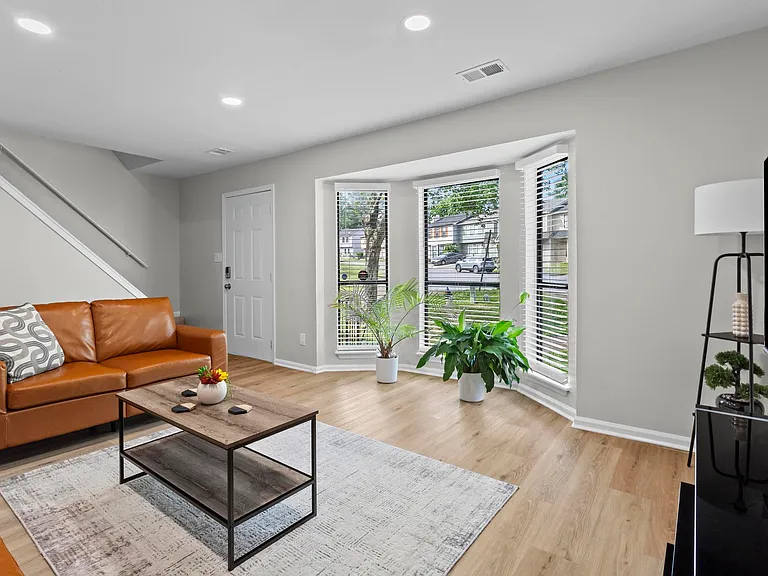 134 Woodberry Ct — Photo 4