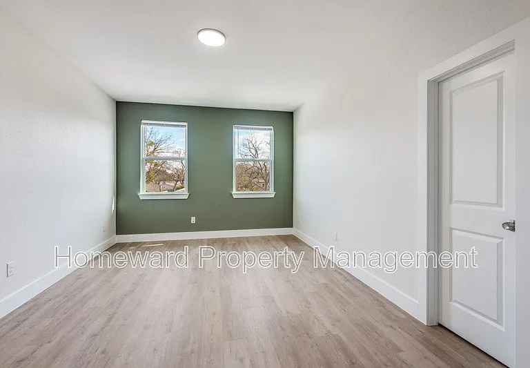 835 Stamps Ave — Photo 11