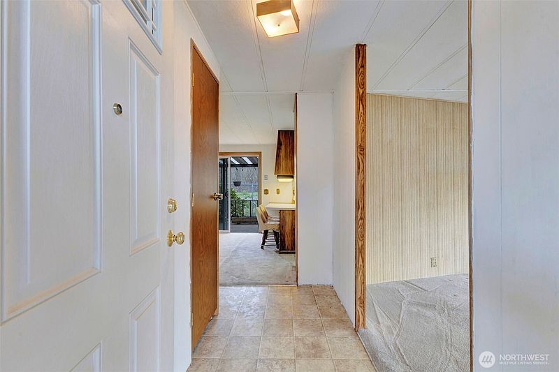 3rd image of 1510 Maple Lane #27