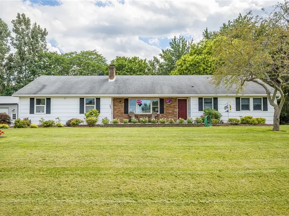 345 Tobin Rd, Henrietta, NY 14467