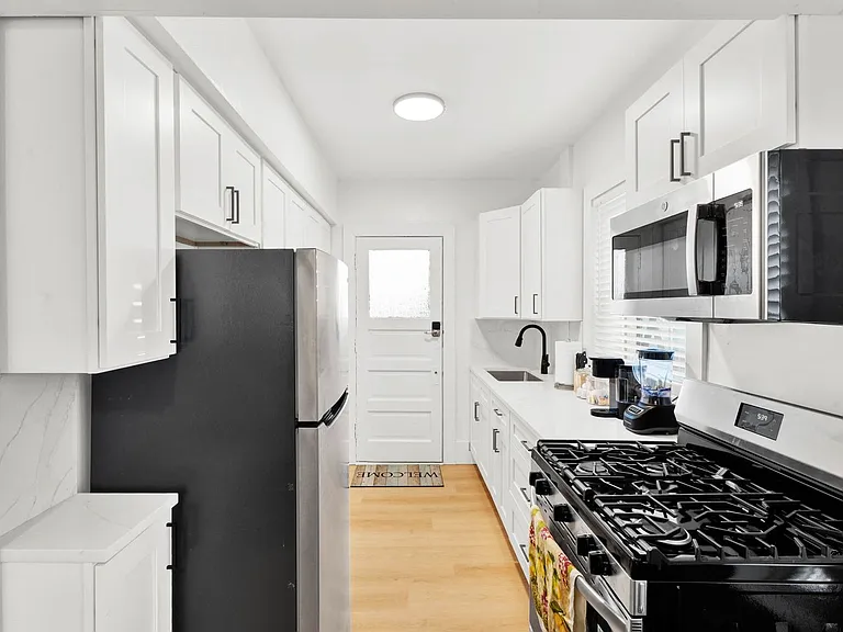 1032 Vaughn St — Photo 24