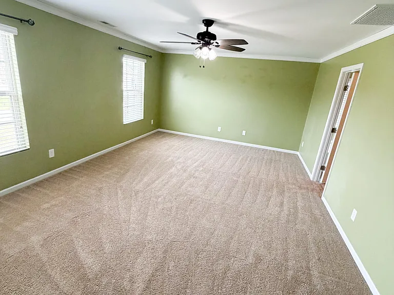 521 Shelmore Ln — Photo 7