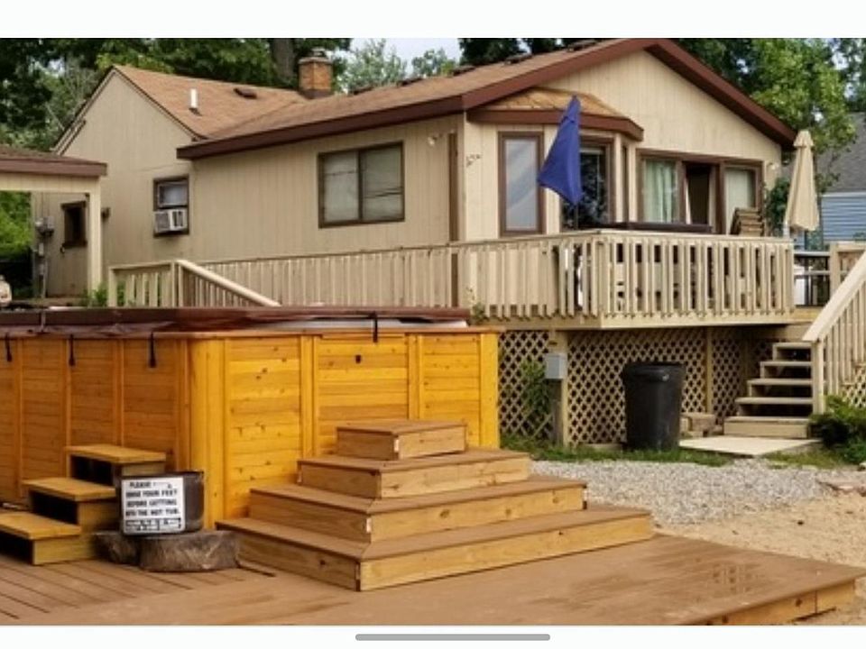 One bedroom with 20' floating dock.