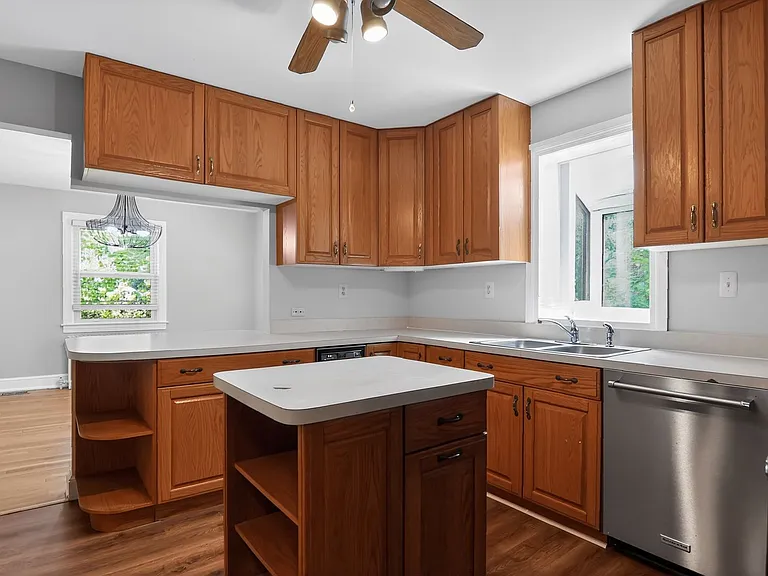 14011 Rectory Ln — Photo 46