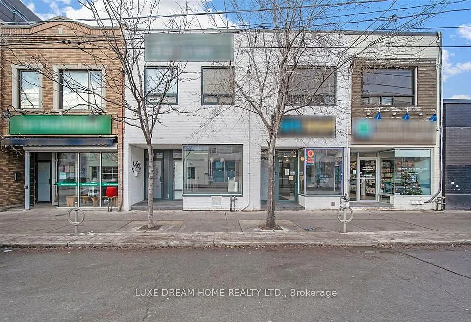 842 Dundas St W