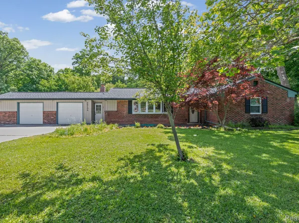 28134 Wildwood Trl, Farmington Hills, MI 48336
