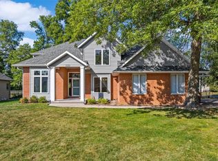 3339 Riverbend Dr NE, Cedar Rapids, IA 52411