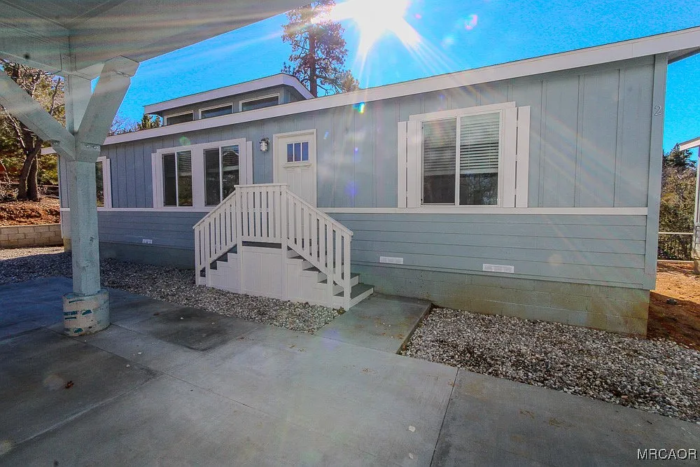 Building Photo - 1336 La Crescenta Dr #2
