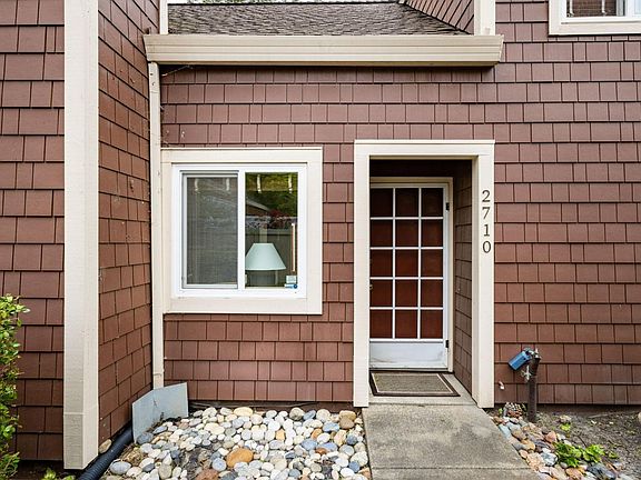 4th image of 2710 Lakeview Drive