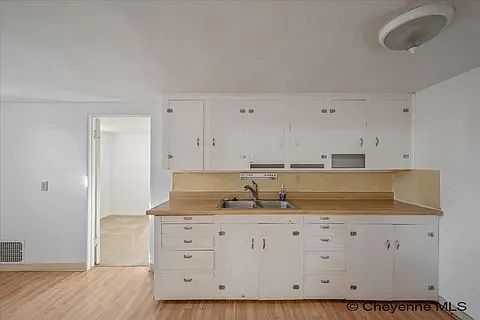 5th image of 1501 Carbon Ave #B