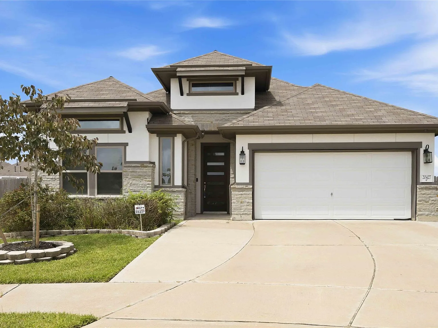 4 bed, 3.0 bath, 2707 sqft, $3,099 — Photo 1