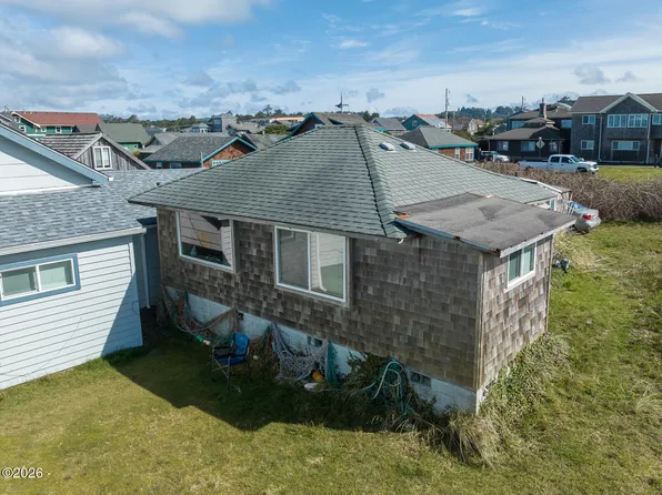 35 NW Dolphin St, Newport, OR 97365
