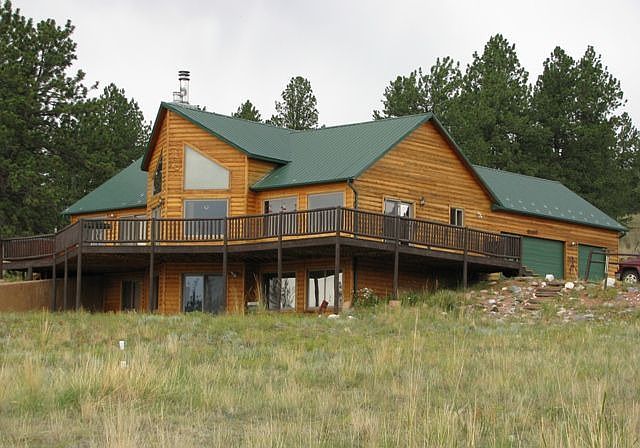 Coloao tyle Home with Privacy and Acreage