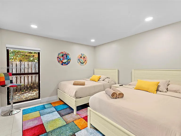 207 Holiday Dr — Photo 41