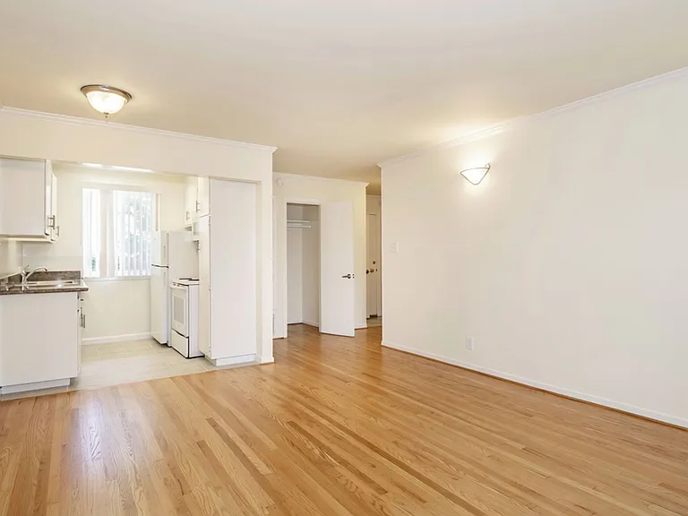 1220 Clayton St — Photo 2