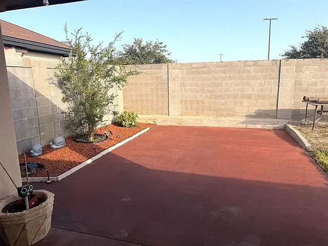 3 bed, 2.0 bath, 1597 sqft, $2,100 — Photo 3