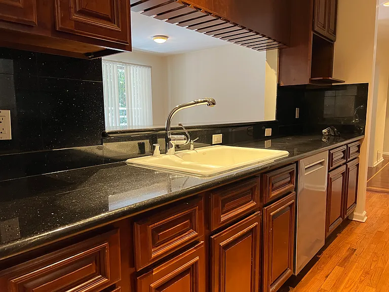 757 N Point St #1 — Photo 8