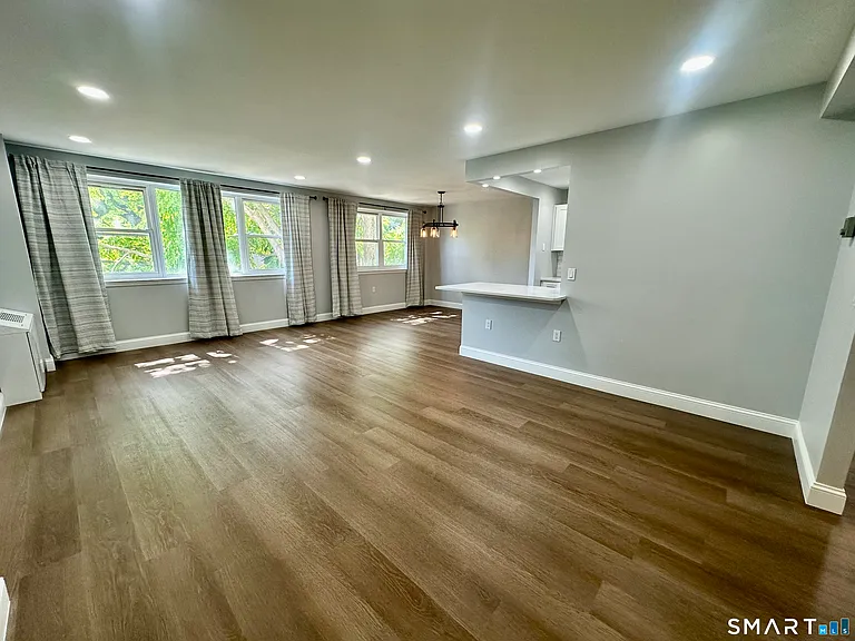 887 Farmington Ave #2I — Photo 8