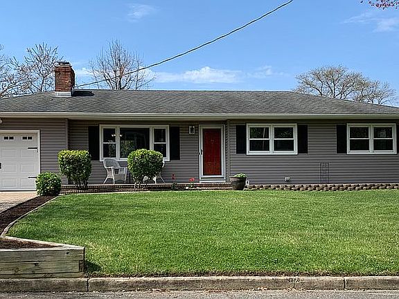 2nd image of 317 Lincoln Ct