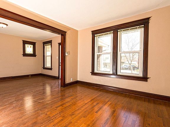 4th image of 2207 Yale Ave