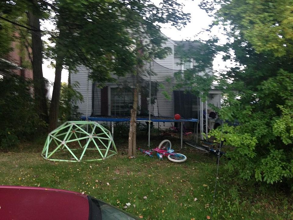 2nd image of 757 W 3rd St