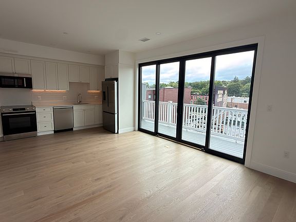 3rd image of 34 Orkney Rd #3D