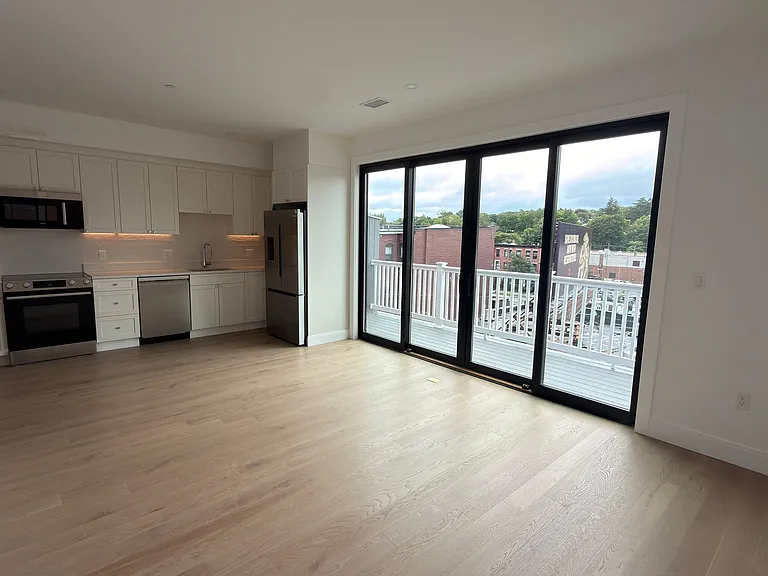 34 Orkney Rd #3D — Photo 3