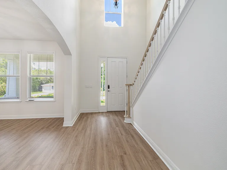 2806 Sanders Dr — Photo 4