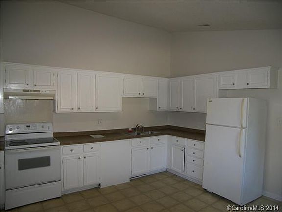 3rd image of 743 Cricketwood Ln