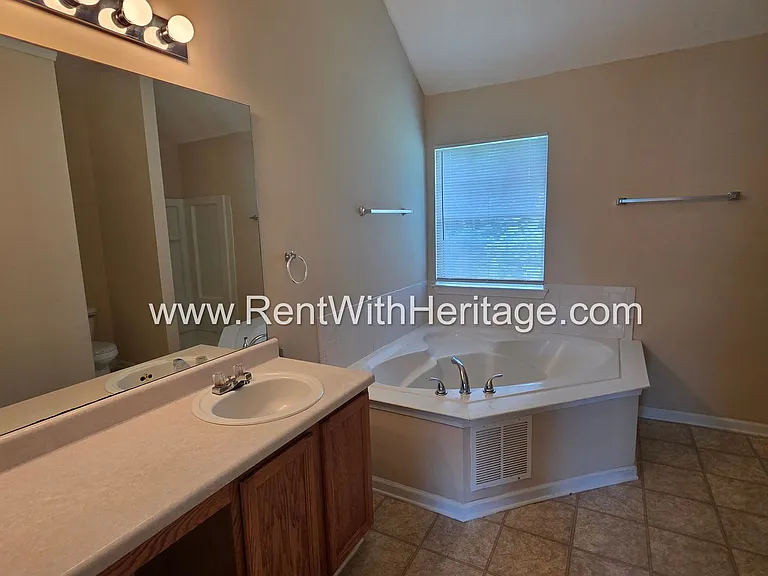 6535 Manor Creek Dr — Photo 18