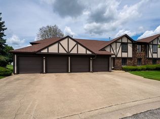 5 Crystal Ct #5, Pontiac, IL 61764