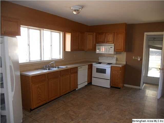 2nd image of 332 16th Ave N