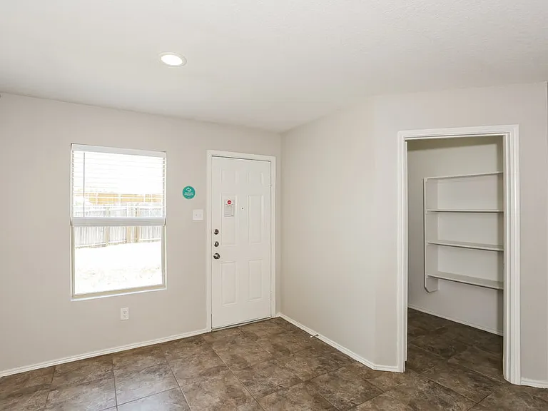 1520 Castle Ridge Rd — Photo 3