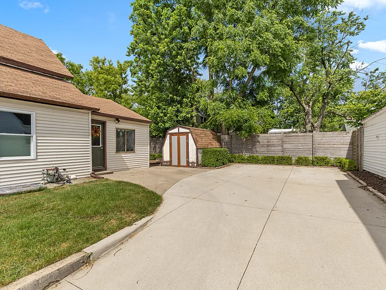 46 Caroline Pl NE — Photo 2