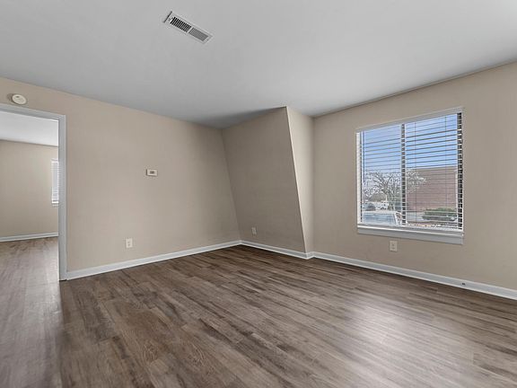 4th image of 517 W Market St APT E