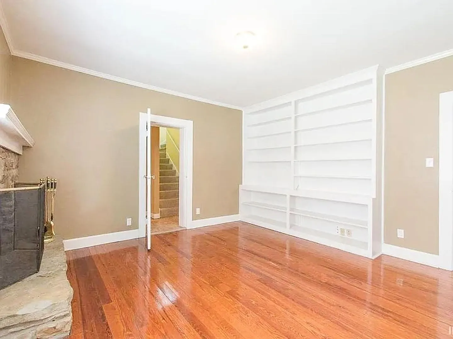 2 Blocks from Campus - 3BR Move in ready now for August 2026! — Photo 4
