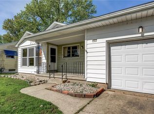 11 Crestview Dr, Decatur, IL 62521