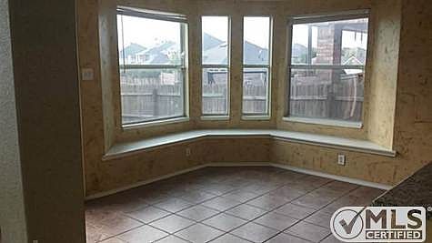 4th image of 860 Evergreen Ln