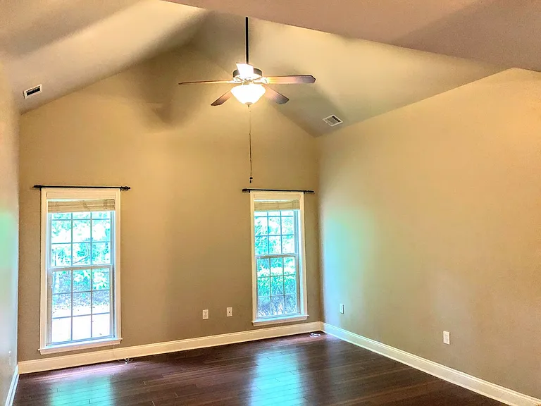 1121 Livingston Trl — Photo 12