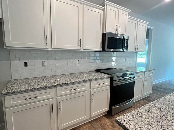 3rd image of 807 Madison Ann Drive