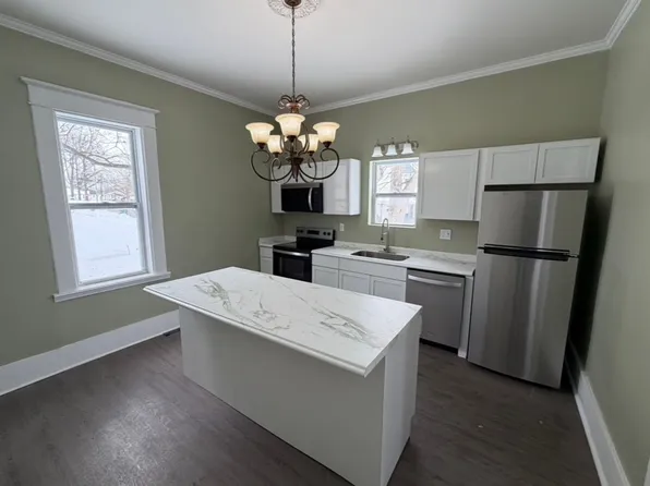 202 W 10th St, Mount Carmel, IL 62863