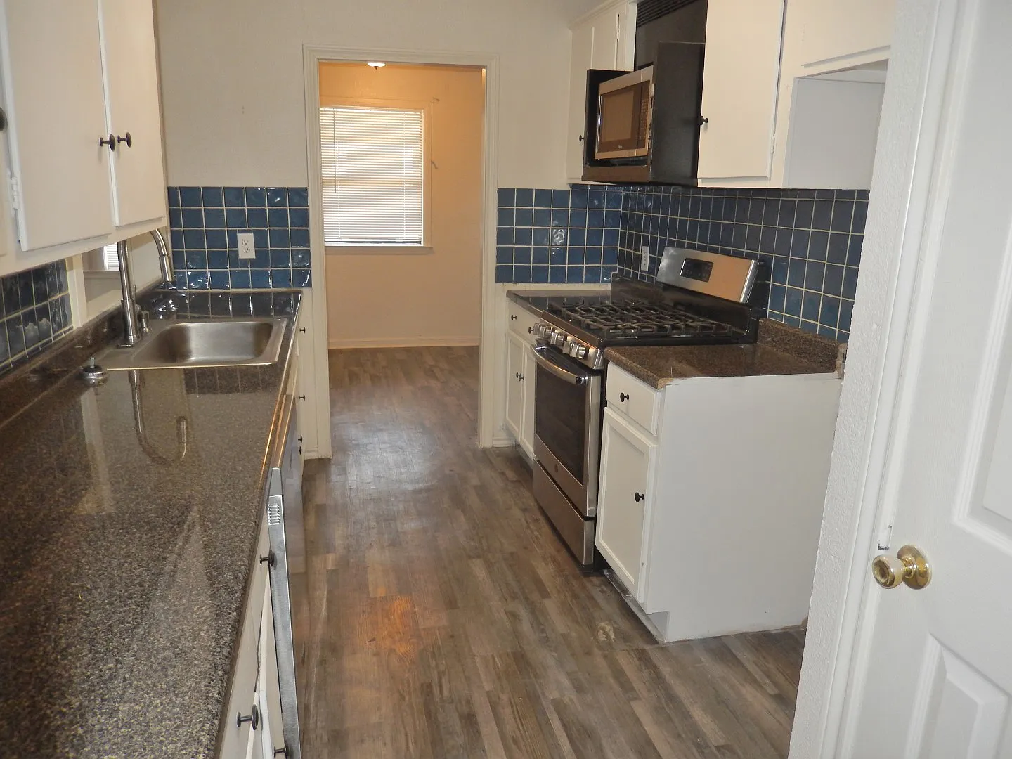 3 bed, 1.5 bath, 1436 sqft, $1,995 — Photo 3