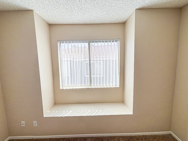 2 bedroom - 2 bathroom apartment:
- main bedroom with window seat