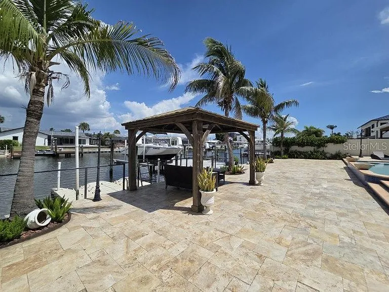 3927 E Eden Roc Cir — Photo 33