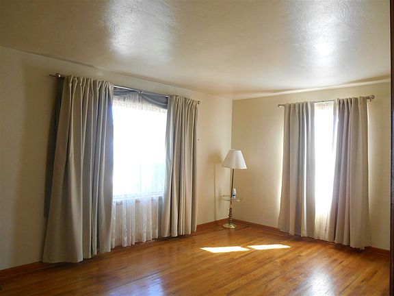 2nd image of 4724 Parkway