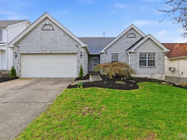 4304 Southridge Meadows Ct, Saint Louis, MO 63128